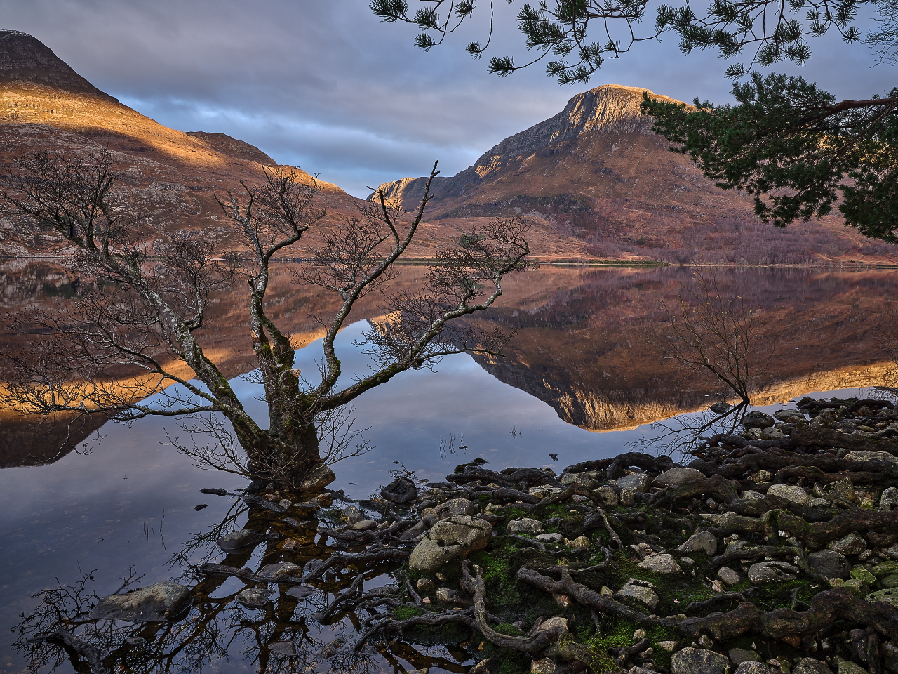 Struggle On The Shore -Towards Beinn a' Mhuinidh